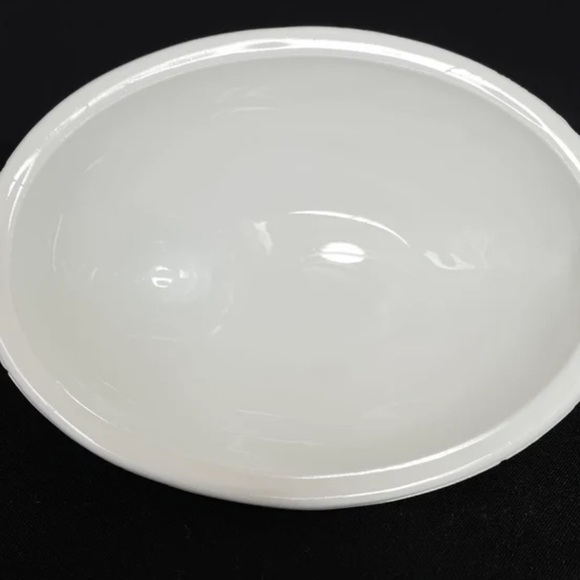 Hen on Nest Milk Glass - Picture 5 of 6